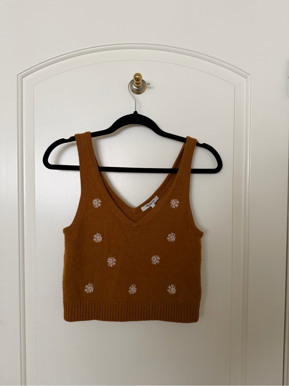 Madewell Rust Brown V-Neck Cropped Knit Tank with White Daisy Embroidery - Picture 2 of 4